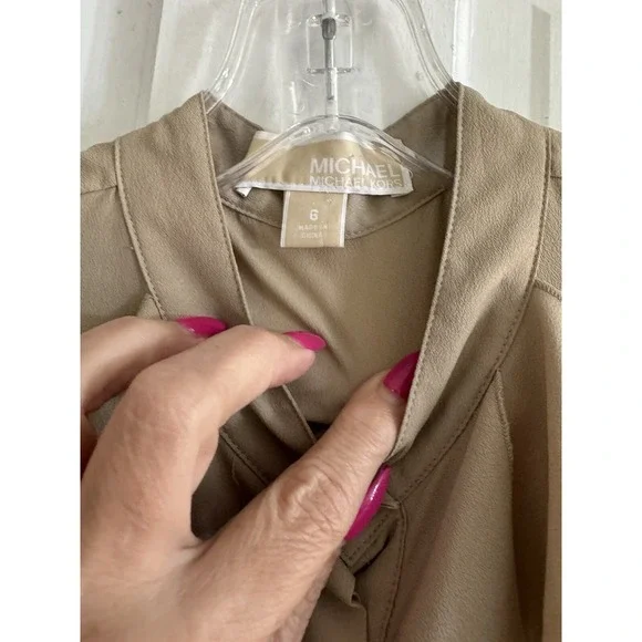 MICHAEL KORS Blouse Women's Sz 6 Ruffled Button-Up Shirt Top Tan - Picture 4 of 8